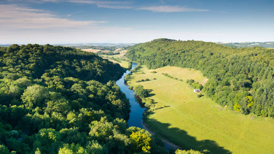 river wye in herefordshire with nearby caravan and motorhome sites